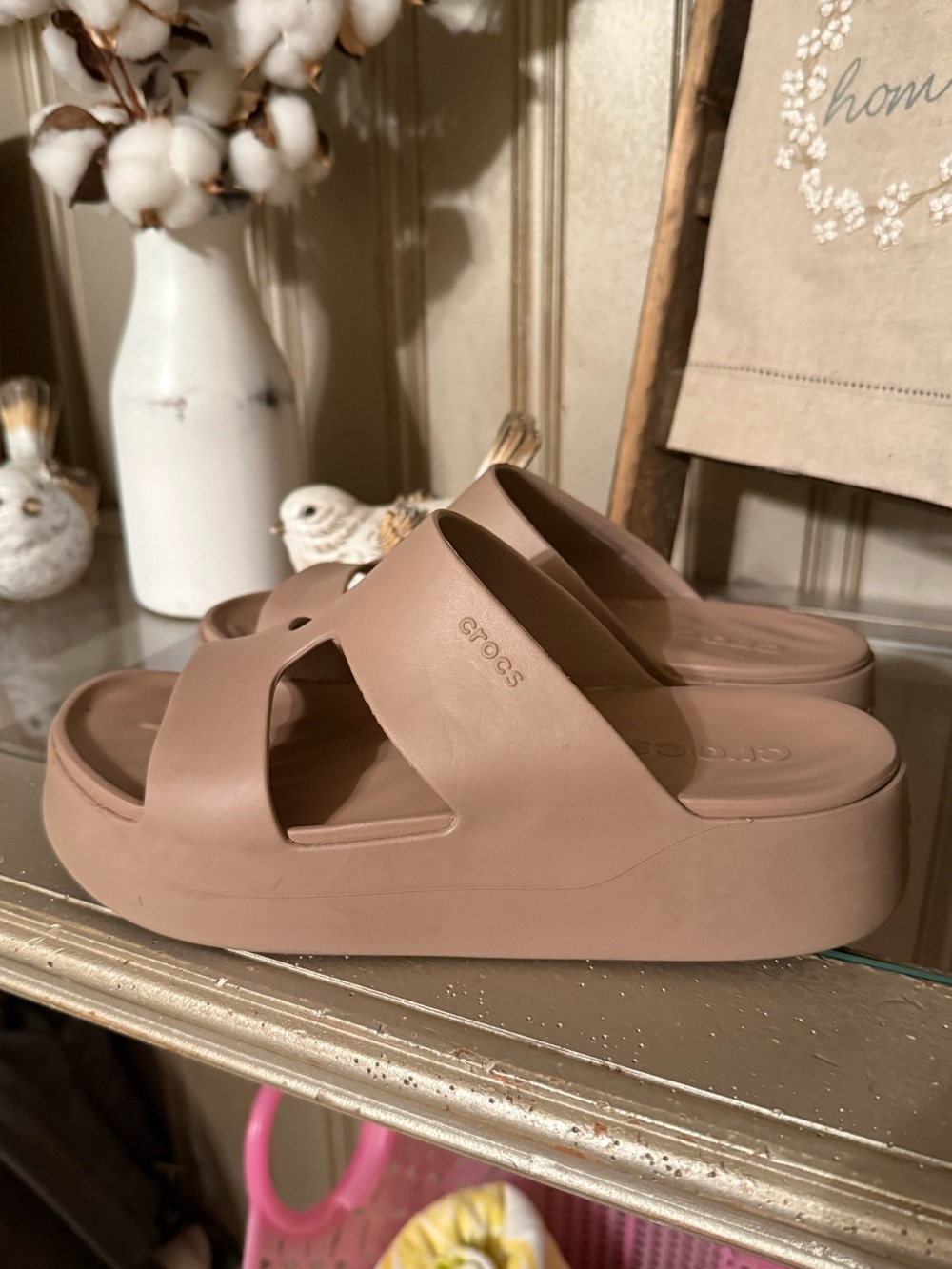 Crocs Getaway platform H-strap sandal 7 Latte brown